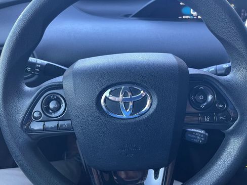 Used 2022 Toyota Prius L Eco image 15