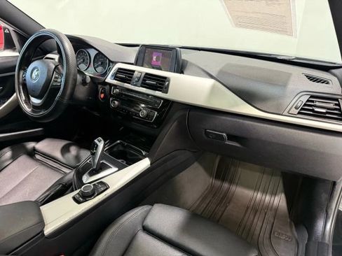 Used 2018 BMW 320i Sedan w/ Sport Package image 24