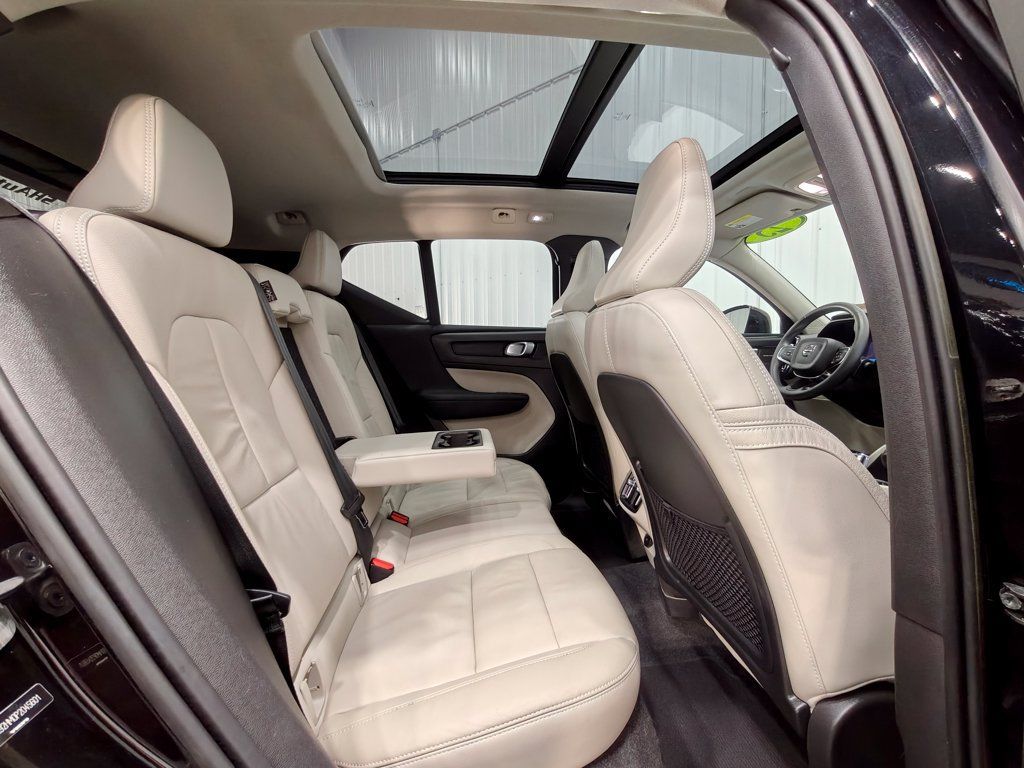 Used 2023 Volvo XC40 B4 Ultimate FWD image 27