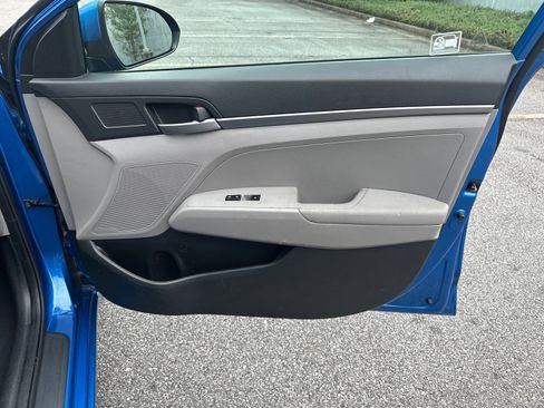 Used 2017 Hyundai Elantra SE image 14