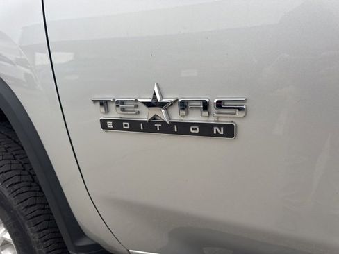 Used 2020 Chevrolet Silverado 2500 LT w/ Texas Edition image 8