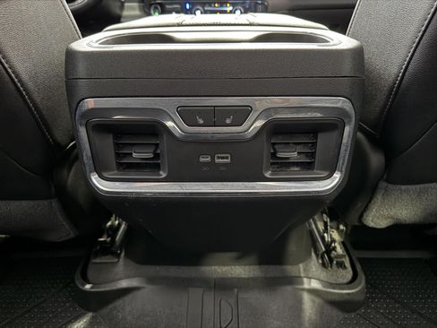 Used 2022 Chevrolet Silverado 1500 High Country w/ High Country Premium Package AWD/4WD image 15