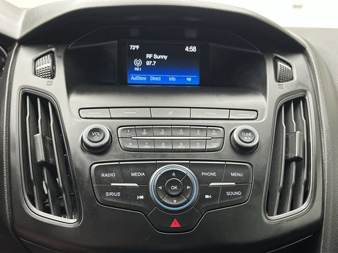 Used 2018 Ford Focus SE FWD image 14