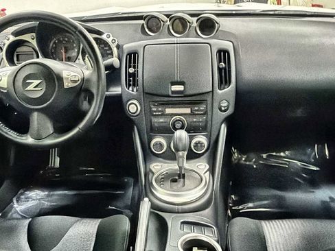 Used 2014 Nissan 370Z Coupe RWD image 25