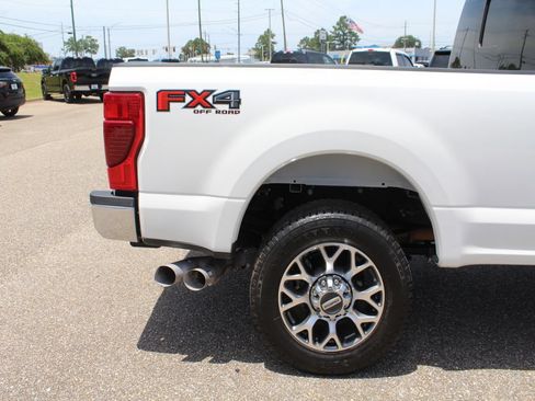 Used 2022 Ford F350 Lariat w/ Lariat Ultimate Package AWD/4WD image 5