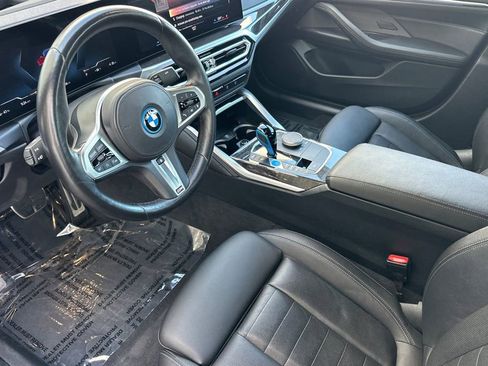Used 2023 BMW i4 eDrive40 w/ M Sport Package image 9