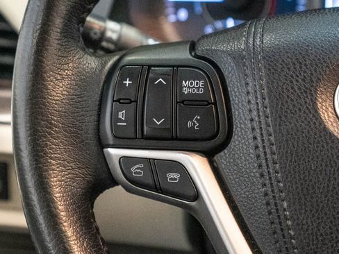 Used 2017 Toyota Sienna XLE w/ XLE Navigation Package AWD/4WD image 19