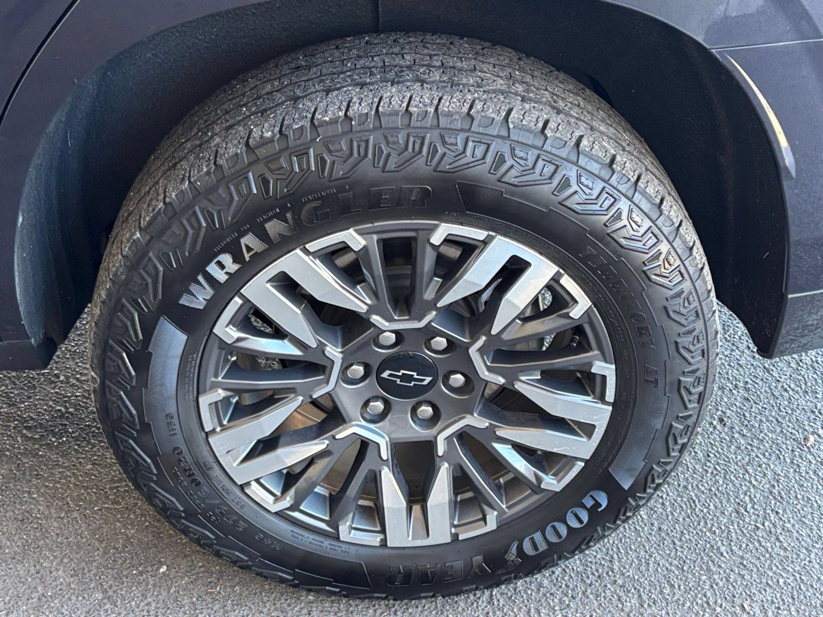 Used 2025 Chevrolet Tahoe Z71 AWD/4WD image 33