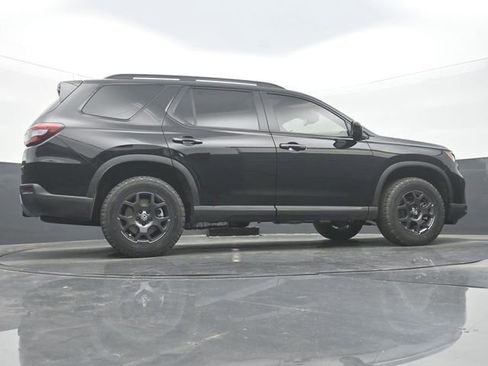 Used 2025 Honda Pilot TrailSport image 31