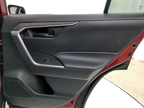 Used 2022 Toyota RAV4 LE image 32