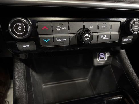 Used 2022 Jeep Compass Latitude w/ Sun and Sound Group AWD/4WD image 17