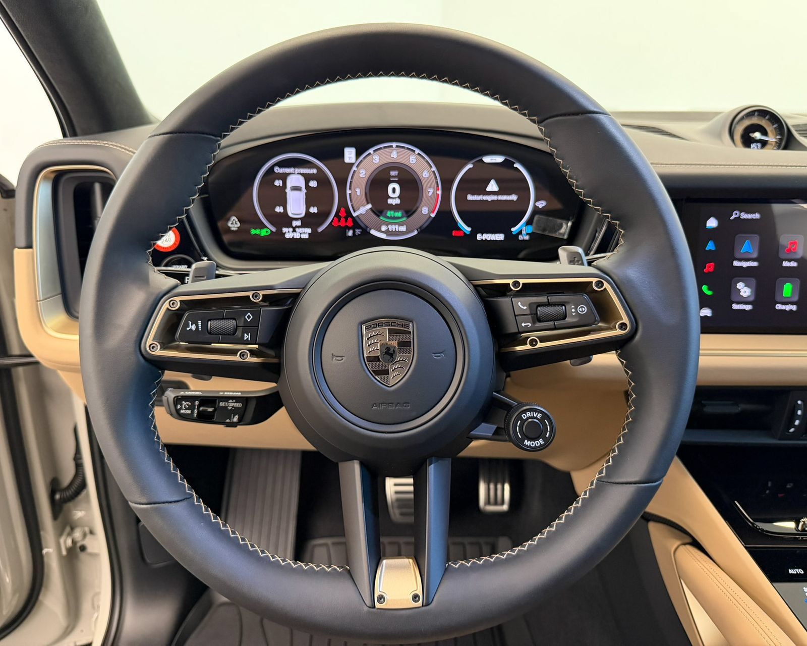 Used 2025 Porsche Cayenne Turbo AWD/4WD image 12