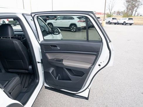 Used 2023 Volkswagen Atlas Cross Sport SE image 13