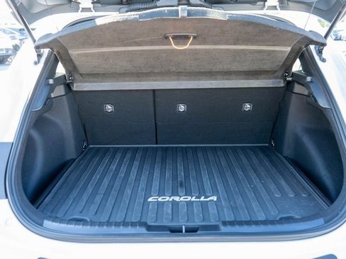 Used 2022 Toyota Corolla SE w/ SE Preferred Package image 10