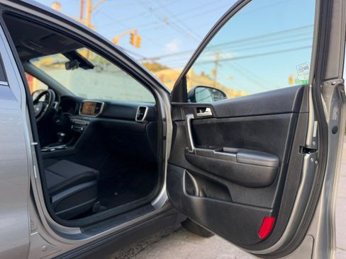 Used 2020 Kia Sportage LX AWD/4WD image 17