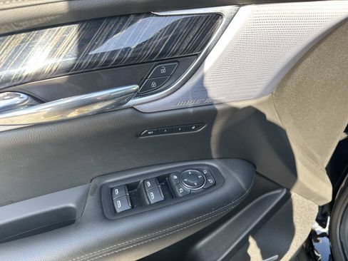 Certified 2025 Cadillac XT6 Premium Luxury image 19