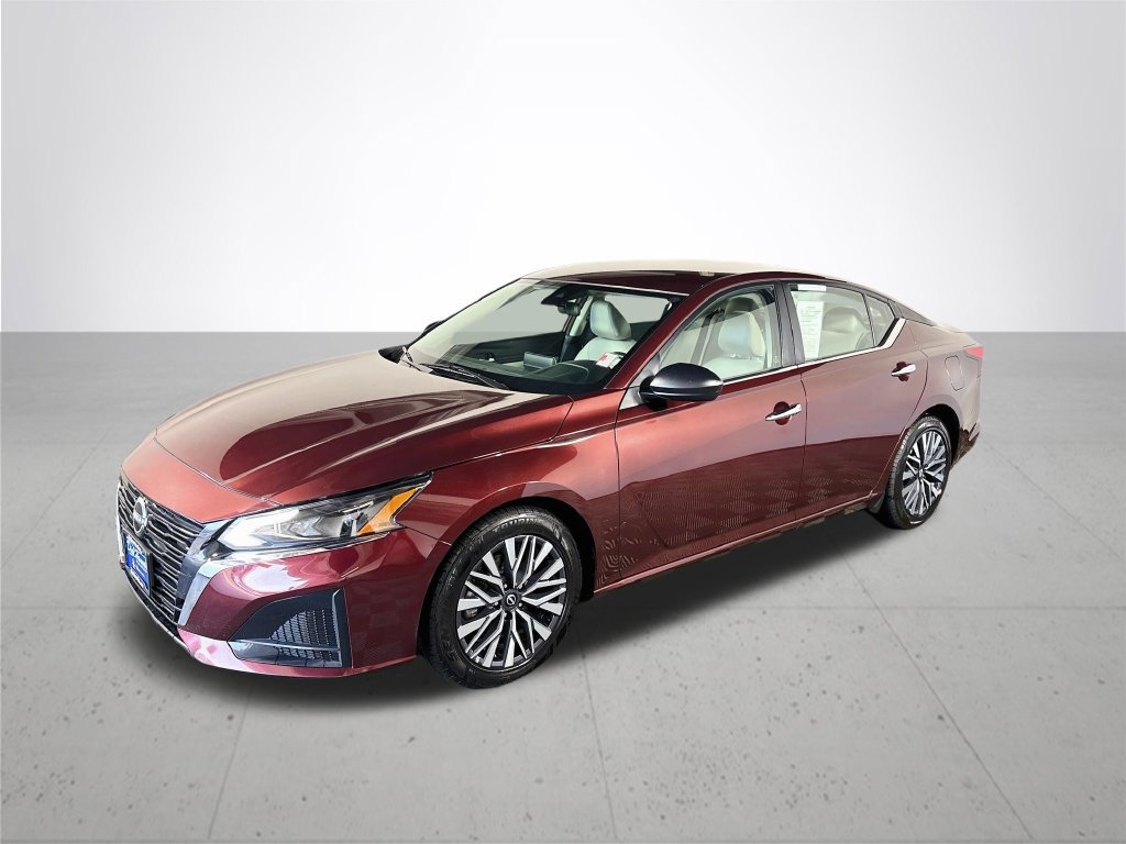 Used 2025 Nissan Altima 2.5 SV FWD image 2