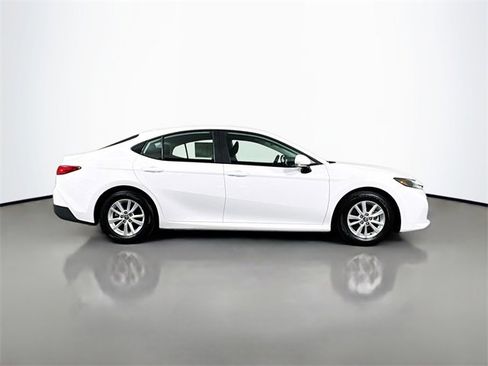 Used 2025 Toyota Camry LE image 8