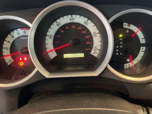 Used 2012 Toyota Tacoma PreRunner w/ SR5 Pkg RWD image 10