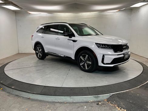 Used 2023 Kia Sorento S w/ Panoramic Sunroof Package image 7