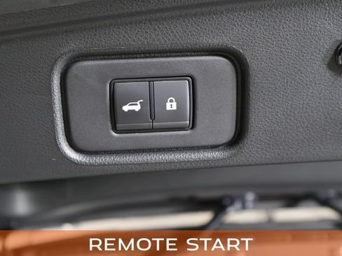 Used 2024 Nissan Pathfinder SL w/ SL Premium Package FWD image 15