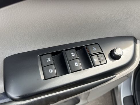 Used 2014 Toyota Highlander XLE AWD/4WD image 9