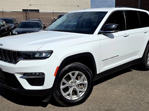 Used 2023 Jeep Grand Cherokee Limited AWD/4WD image 4