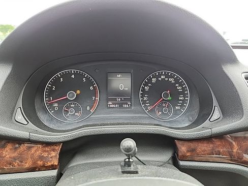 Used 2012 Volkswagen Passat 2.5 SEL Premium FWD image 16