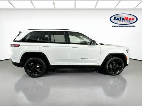 Used 2023 Jeep Grand Cherokee Altitude image 10