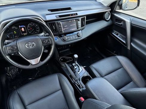 Used 2018 Toyota RAV4 Limited AWD/4WD image 11