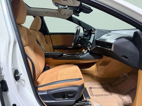 Used 2023 Lexus RZ 450e Premium image 29