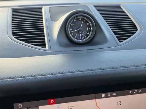 Used 2022 Porsche Macan image 21