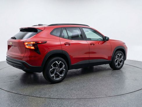 Used 2025 Chevrolet Trax LT FWD image 9