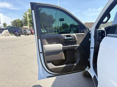 Used 2019 Chevrolet Silverado 1500 LTZ w/ Z71 Off-Road Package AWD/4WD image 9