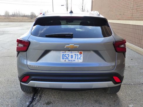 Used 2025 Chevrolet Trax LT w/ Driver Confidence Package image 8