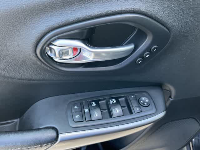 Certified 2019 Jeep Cherokee Limited AWD/4WD image 32