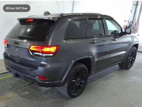Used 2017 Jeep Grand Cherokee Altitude RWD image 2