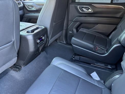 Used 2022 Chevrolet Tahoe LT w/ Luxury Package image 15