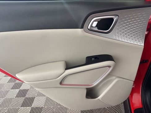 Certified 2025 Kia Soul LX w/ LX Technology Package image 20