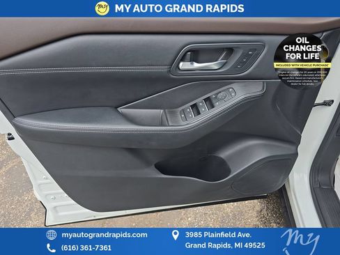 Used 2023 Nissan Rogue SL AWD/4WD image 12