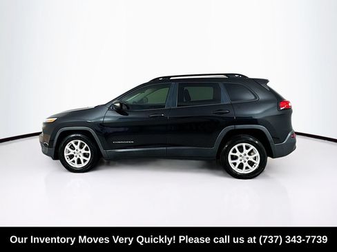Used 2016 Jeep Cherokee Sport FWD image 4