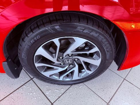 Used 2018 Honda Civic EX image 14