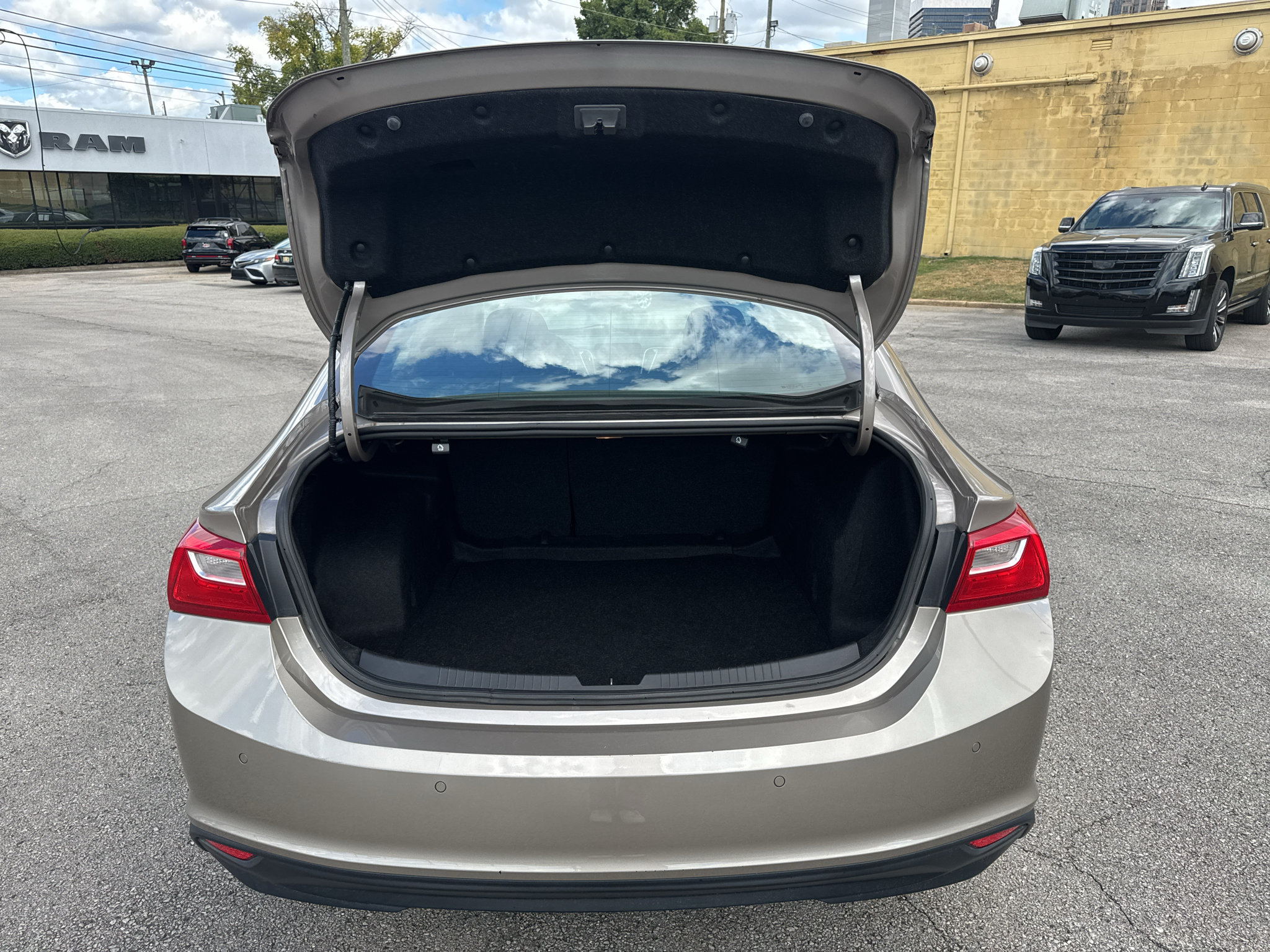 Used 2024 Chevrolet Malibu LT FWD image 9
