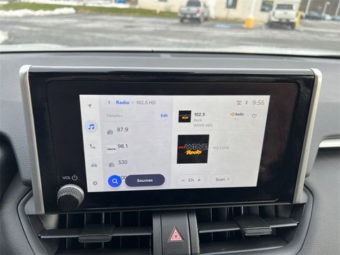 Used 2025 Toyota RAV4 SE image 17