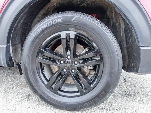 Used 2023 Ford Explorer XLT w/ Equipment Group 202A AWD/4WD image 17