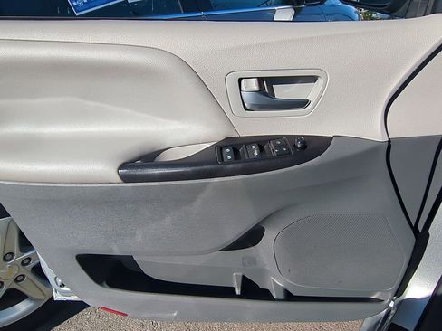 Used 2020 Toyota Sienna LE image 20