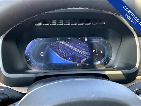 Certified 2025 Volvo XC90 B6 Plus image 28