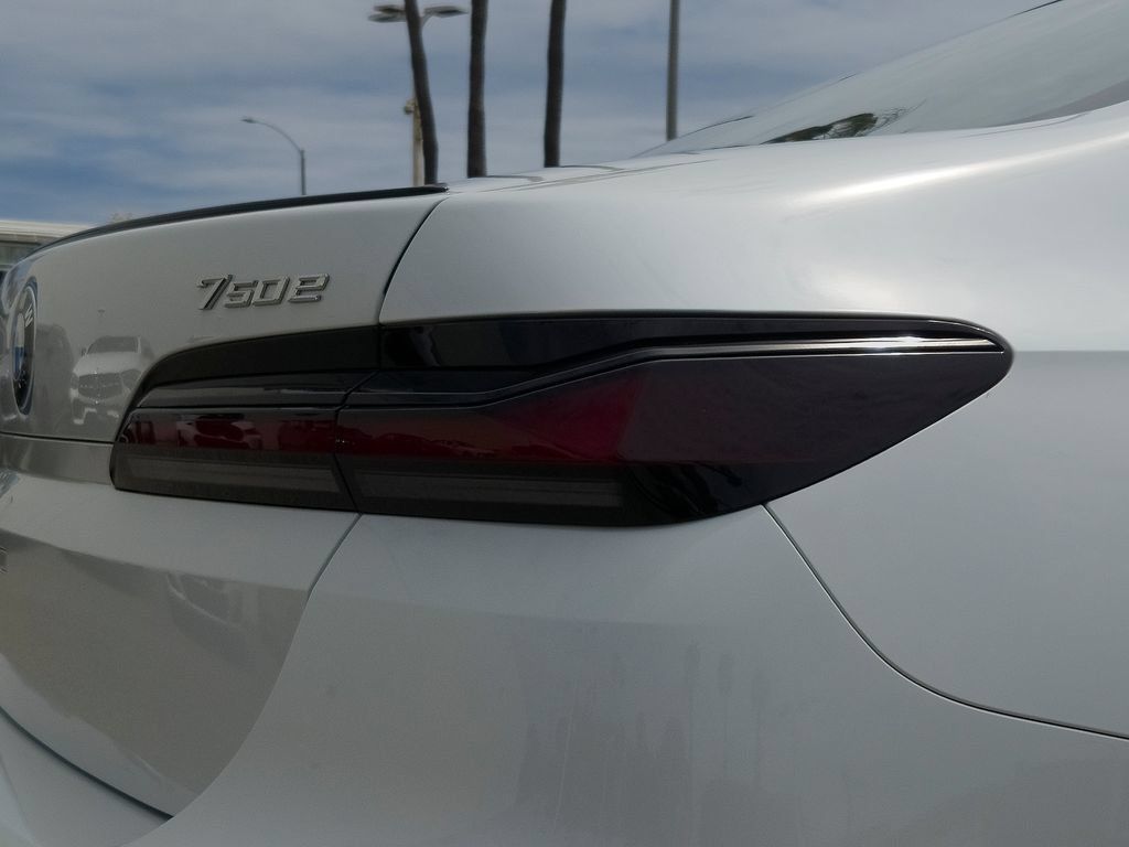 New 2026 BMW 750e xDrive AWD/4WD image 4