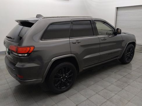 Used 2018 Jeep Grand Cherokee Altitude RWD image 10