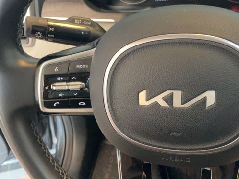 Used 2023 Kia Sorento S w/ Panoramic Sunroof Package AWD/4WD image 13